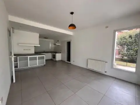 Casa en Venta con 3 cocheras