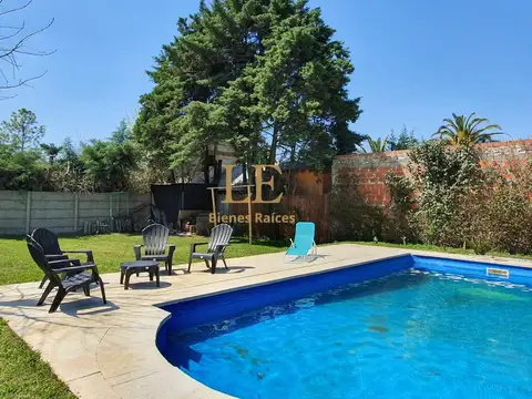 Casa en Venta con 4 cocheras