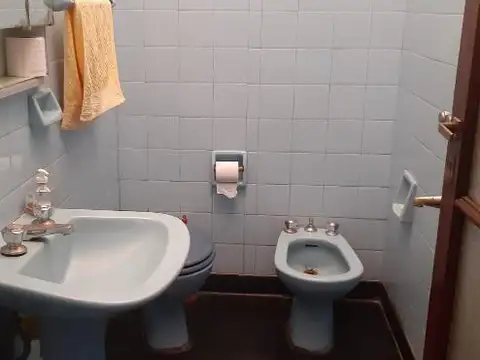 Muy buena casa 4 ambientes con cochera ,patio y terraza a mts av Avellaneda APTO CREDITO