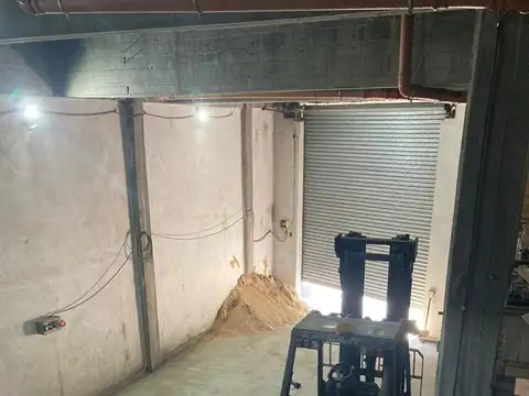 Gran Local Gerli 233.65 mts con losa