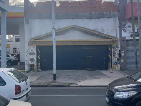 Avenida Hipólito Yrigoyen 2000