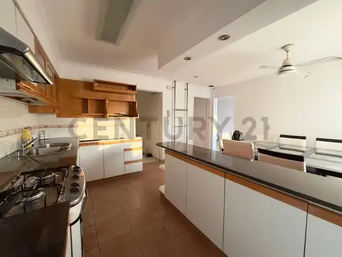 Casa 6 ambientes con 3 baños