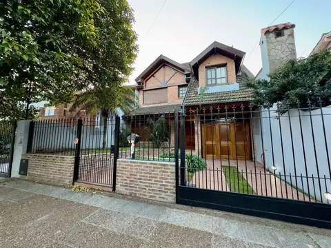 Casa 4 dormitorios en venta en Martinez