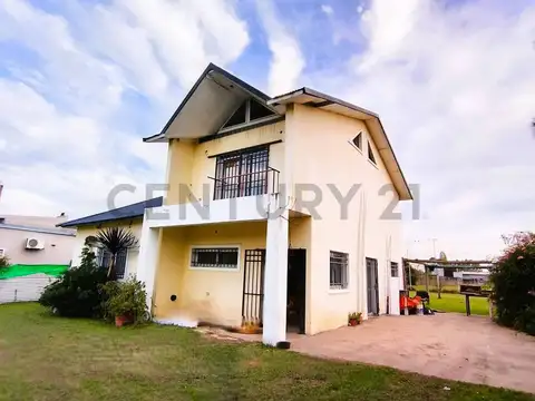 Casa 7 ambientes con 2 baños