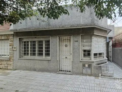 Venta casa 3 ambientes con patio en Sarandi
