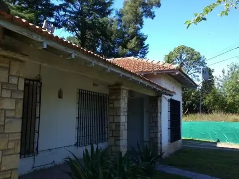 Casa en venta - 3 Dormitorios 2 Baños - 916Mts2 - Garín