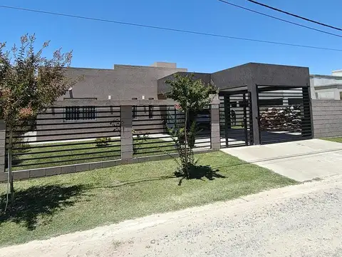 Casa apta crédito en Capilla del Señor  - B° Altos de Taurel