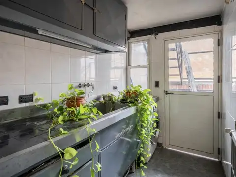 CASA - LOCAL - PARRILLA - LUMINOSO - 4 AMBIENTES - BALCON - TERRAZA - QUINCHO