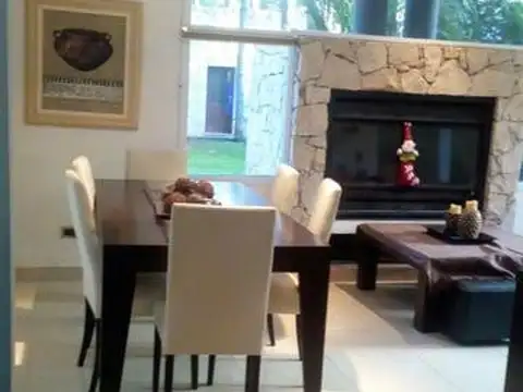 Casa en Alquiler Temporal con 2 cocheras