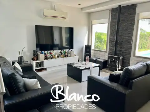 Casa en Venta con 2 cocheras