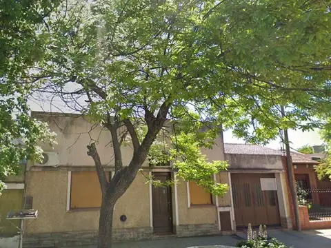 CASA EN VENTA FRENTE A LA CANCHA DE VILLA MITRE