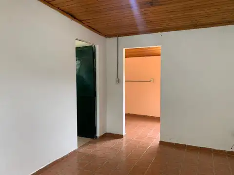 Casa 3 ambientes con 1 baño