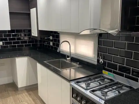 Lisandro de la Torre 700, Piso 1