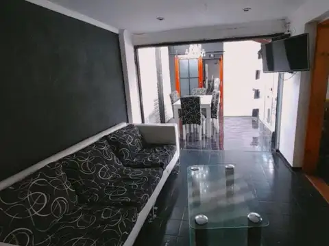 EN VENTA EN EL PALOMAR HERMOSO CHALET DE 5 AMBIENTES CON JARDÍN AL FRENTE - FICHA 8895