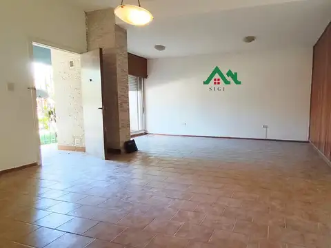 Casa 5 ambientes con 1 baño