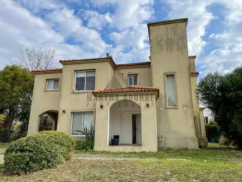 Casa 6 ambientes con 3 baños