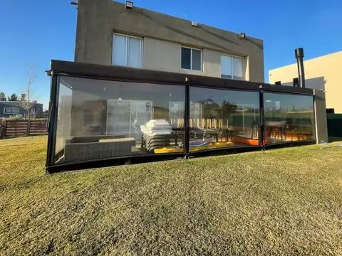 Casa 4 ambientes con 3 baños