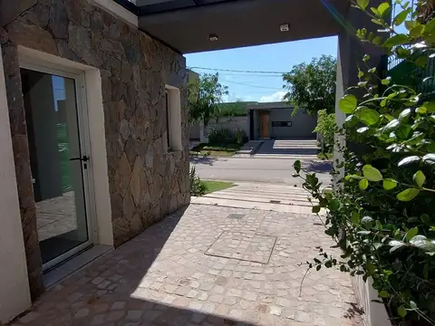 Casa en Alquiler de 3 dormitorios