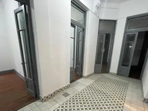 Venta Departamento 4 ambientes amplio, reciclado, patio