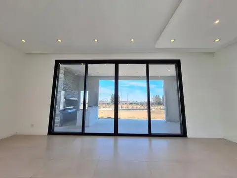 CASA EN VENTA LA RESERVA CARDALES