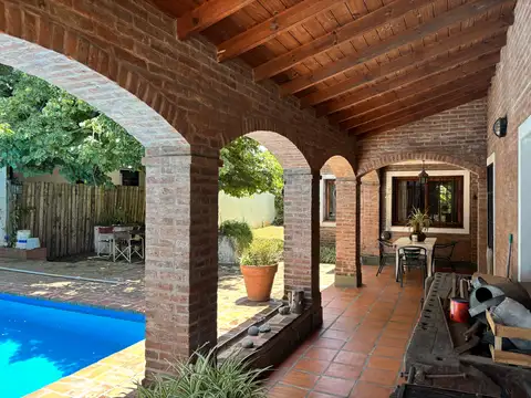 Casa 5 ambientes con 2 baños