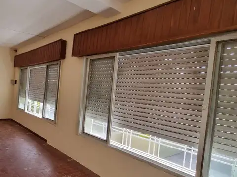 Casa en Alquiler en Luis Guillon, $ 450.000