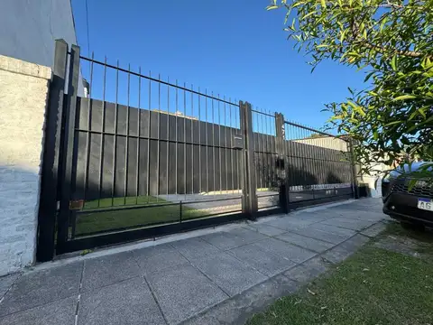 Casa en Venta en Villa Santos Tesei, USD 220.000