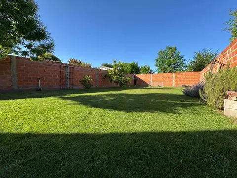 Casa 4 ambientes con 1 baño