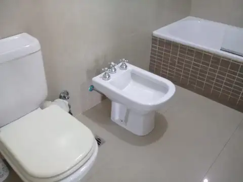 2 Ambientes frente con balcon - 15 AÑOS DE ANTIGUEDAD