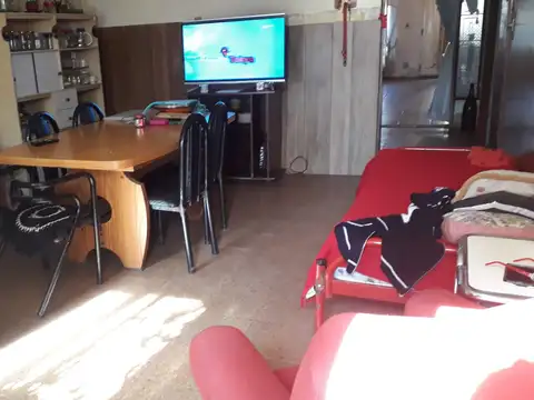 OPORTUNIDAD  CASA 160M2 CON LOTE DE 12x42 A MEDIA CUADRA DE M. FIERRO - PARQUE LELOIR