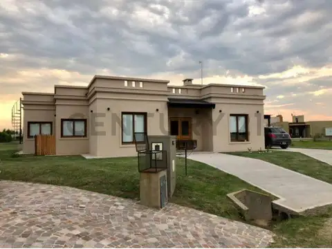 Casa en alquiler 5 ambientes, Cruz del Sur