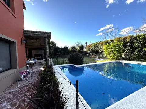 CLUB NEWMAN, BENAVIDEZ, AV J. D. PERON al 7200