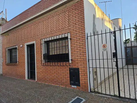 VENTA - Casa 3 Ambientes en Beccar con Jardín, Cochera y Terraza
