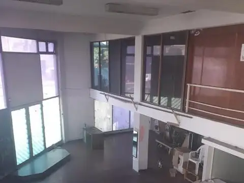 Av. Hipolito Yrigoyen al 800