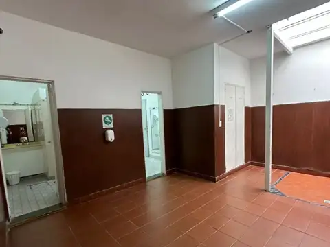 Local en Venta en Isidro Casanova, USD 95.000