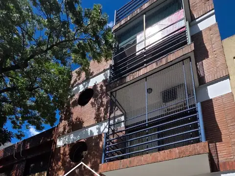 Departamento tipo casa en venta en Boedo