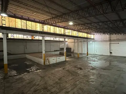 Galpon en Alquiler 35  mts Frente