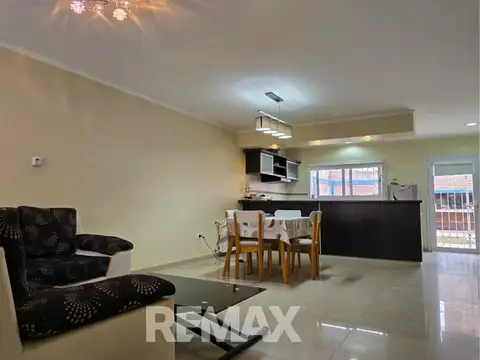 Casa 4 ambientes con 1 baño