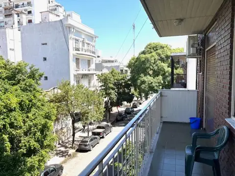 DEPARTAMENTO DE 4AMBIENTES - FRENTE - BALCON CORRIDO