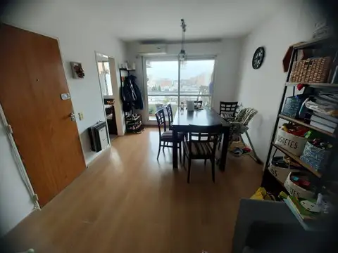 DEPARTAMENTO DE 2 DORMITORIOS CONTRAFRENTE EN ABASTO