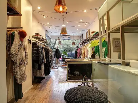 Destacado local frente a Plaza Vicente López