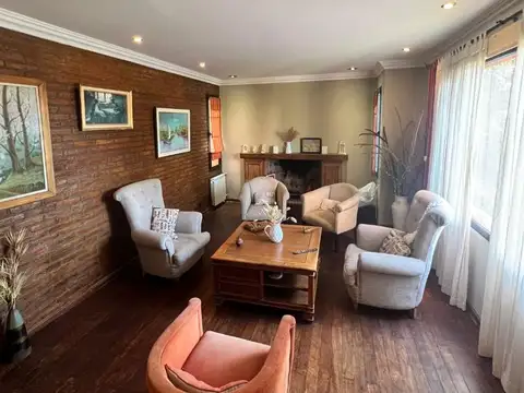 Casa en Venta con 4 cocheras