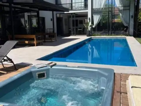 Casa en Venta de 5 dormitorios