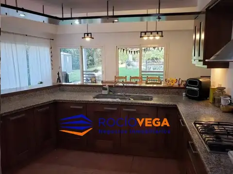 Casa 5 ambientes con 4 baños