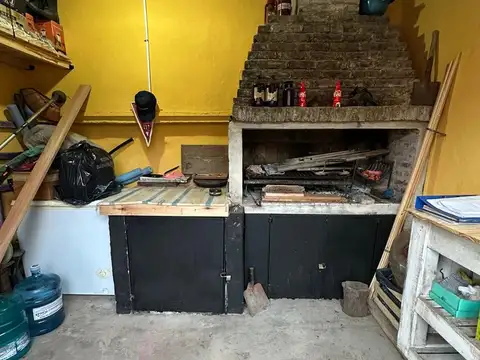 Casa 5 ambientes con 2 baños