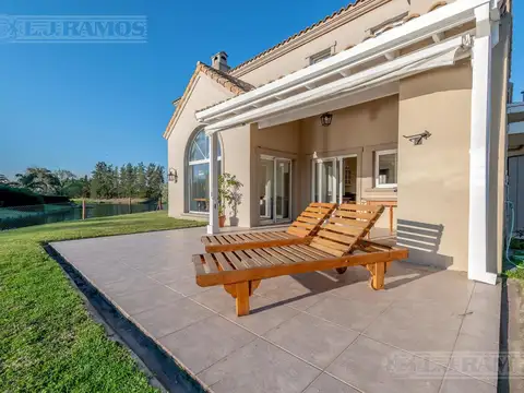 Casa 7 ambientes con 2 baños