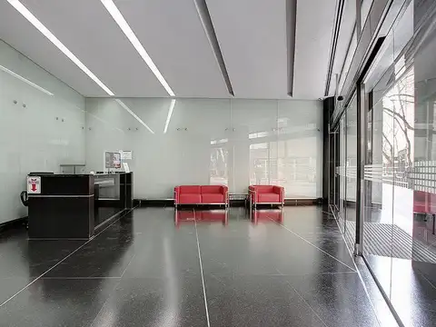 Oficina de 198 M2 con una cochera fija. Edificio ubicado a metros de Av. Corrientes y de Av. Callao