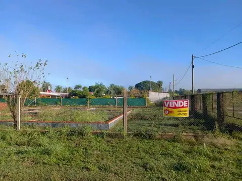 Gran esquina con cerramiento y mejora en Margarita Belén