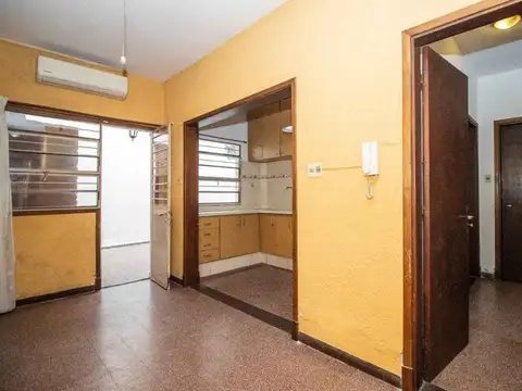 Casa 5 ambientes con 1 baño