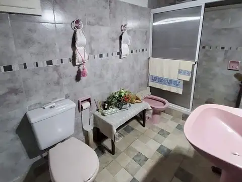 Casa 5 ambientes con 2 baños